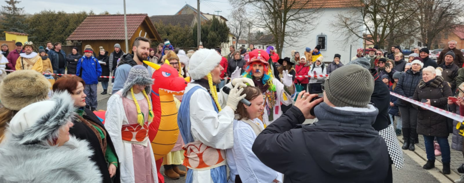 Foto Milevské maškary Milevské maškary navšítivily Skály