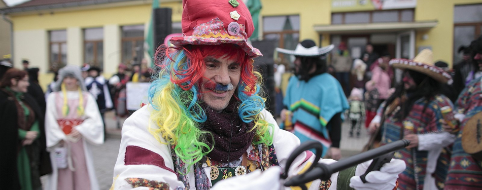 Foto Milevské maškary Milevské maškary navšítivily Skály